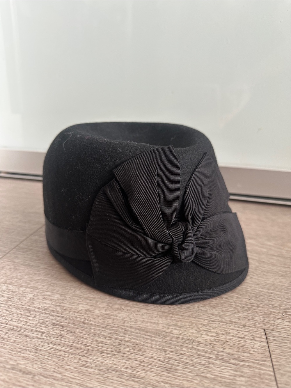 Nine West Classic Black Wool Cloche Hat with Bow. Never used no tags